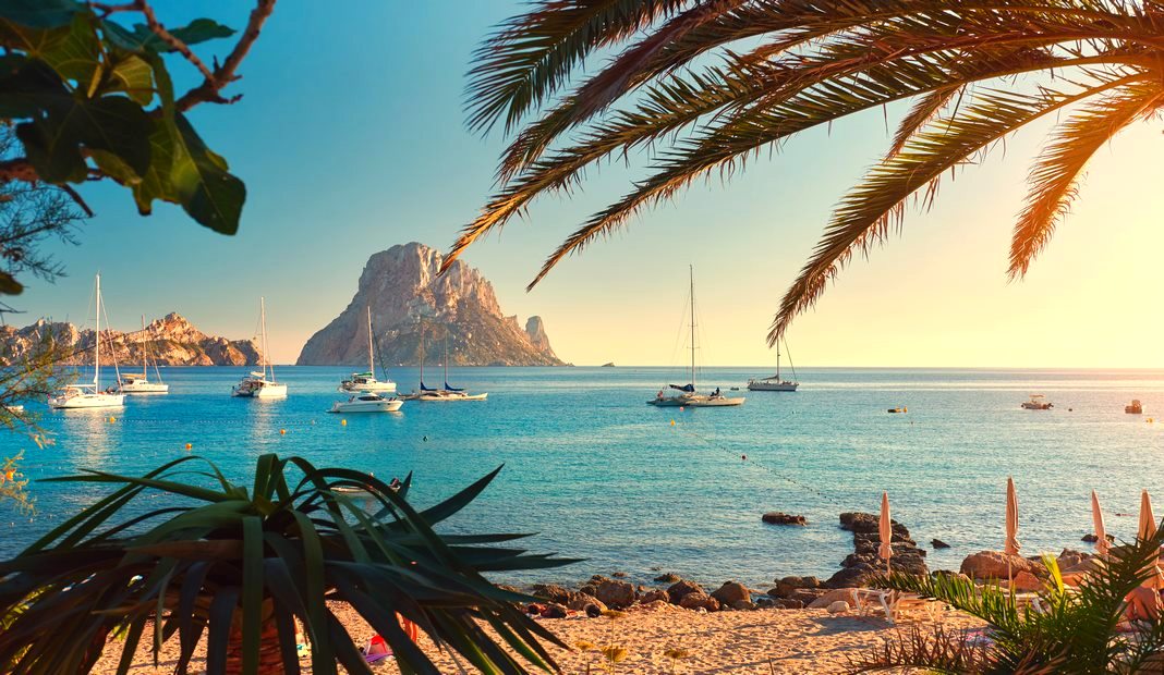 Paddle boarding in Ibiza: the best places to try it - Barceló