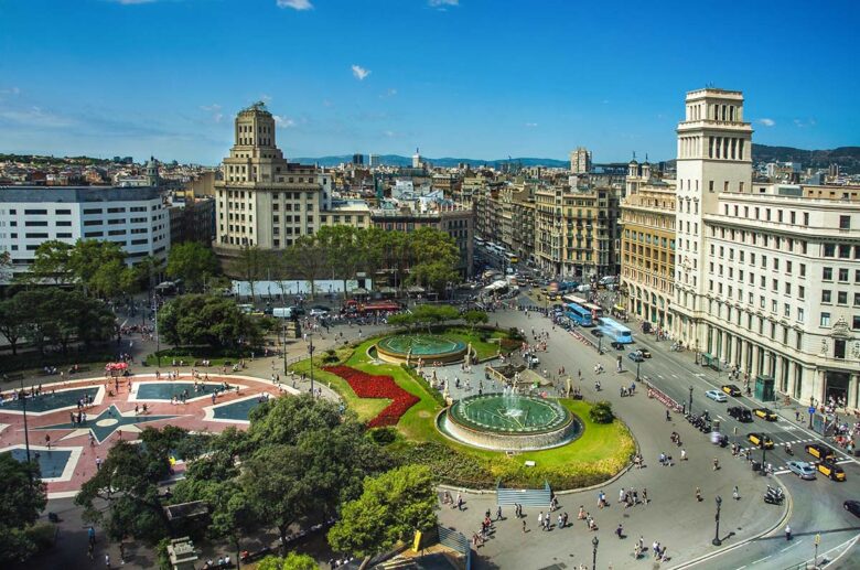 Plaça de Catalunya, the best area to stay in Barcelona