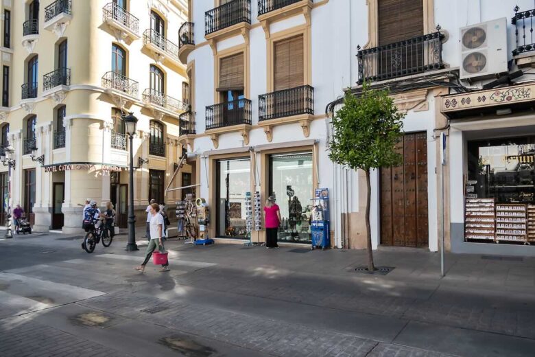 Ronda District, calm and affordable area
