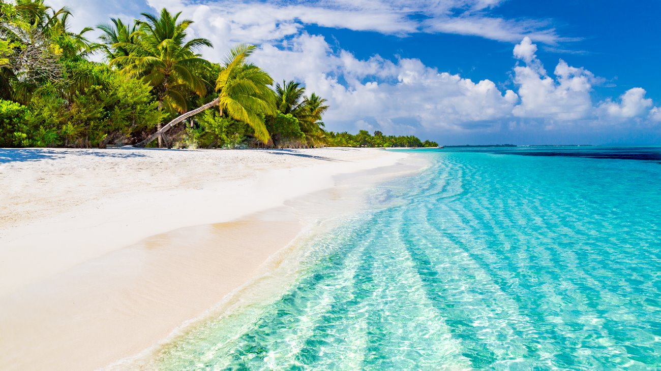 The 14 Best Paradise Islands in the World – Never Ending Footsteps