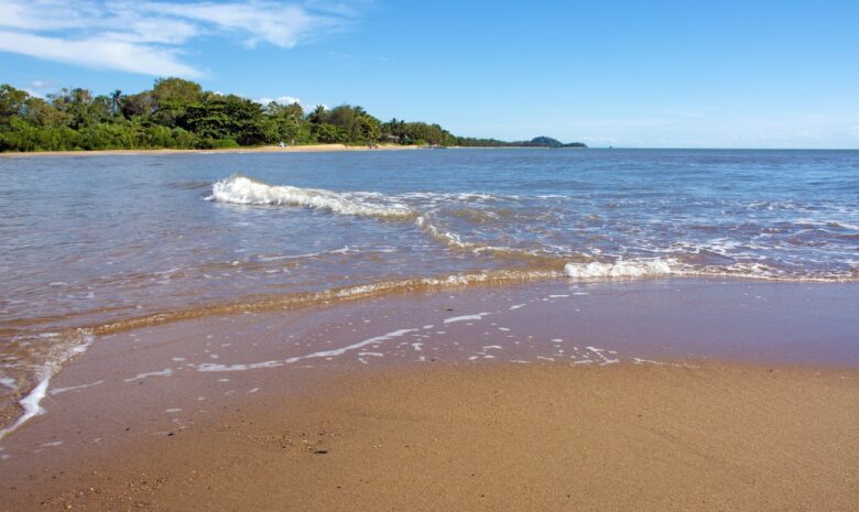 Where to stay in Cairns: Holloways Beach