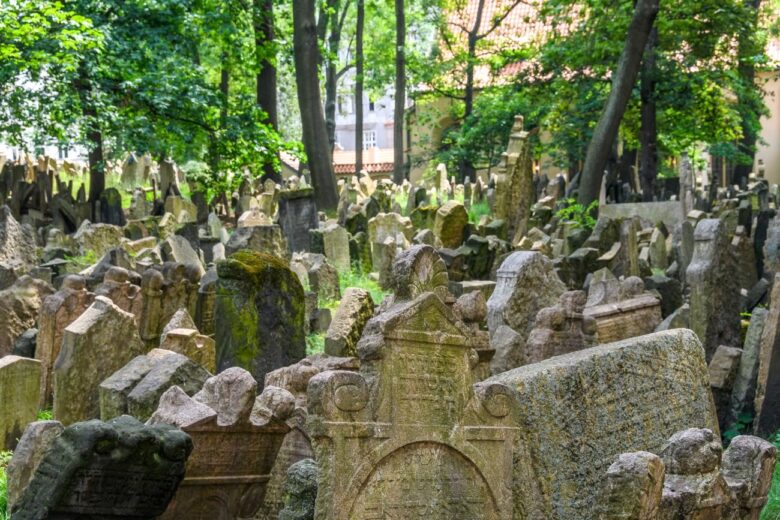 Best things to see in Prague: Jewish Cemetery