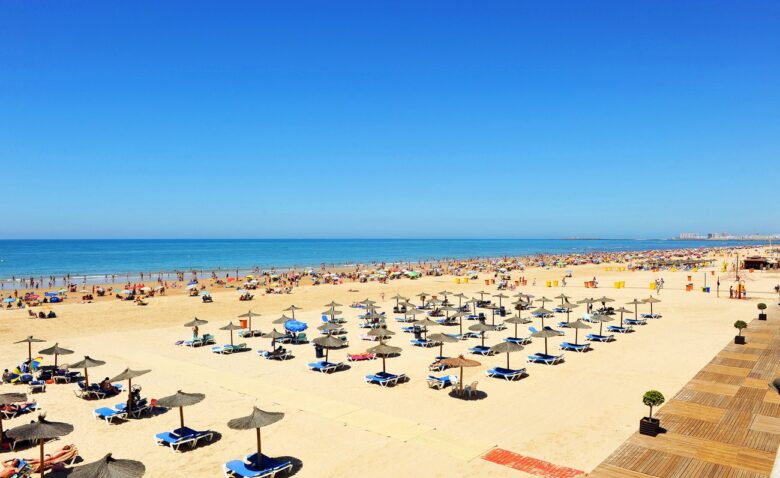 Where to stay in Cadiz: Playa de la Victoria