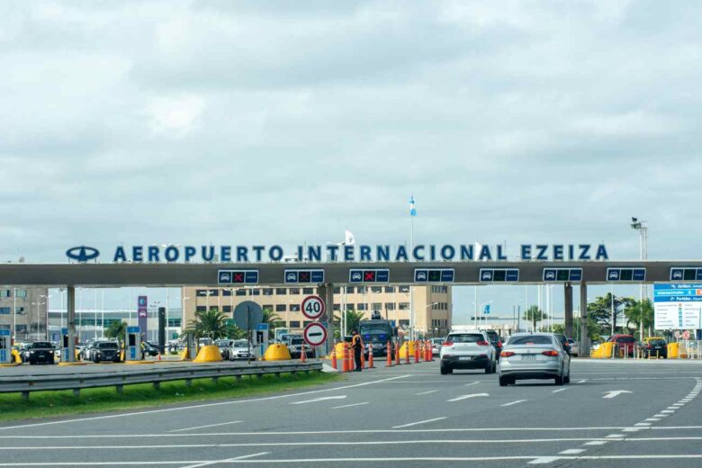 How to get from Buenos Aires Airport (Ezeiza) to the city centre