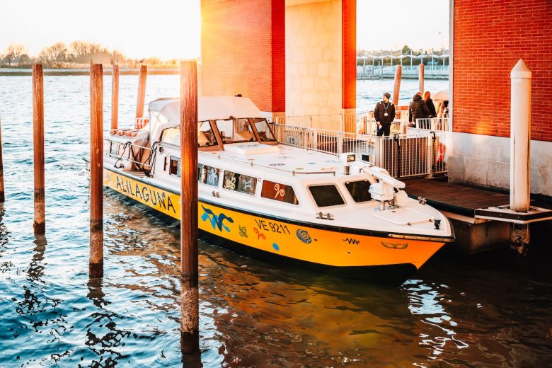 How to get from Marco Polo Airport to Venice