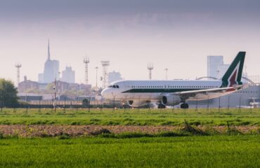 How to get from Milan Linate Airport to the city center