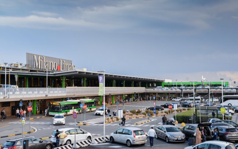 How to get from Milan Linate Airport to the city center by bus