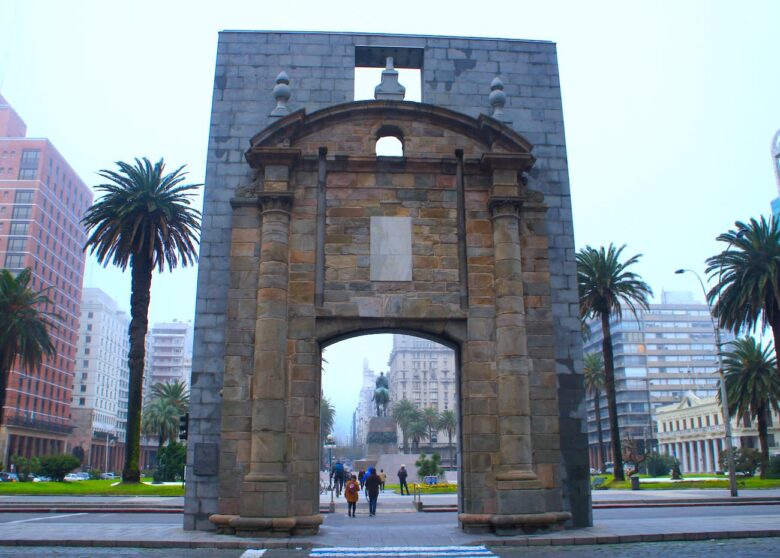 Ciudad Vieja, the best area for history, culture, and sightseeing