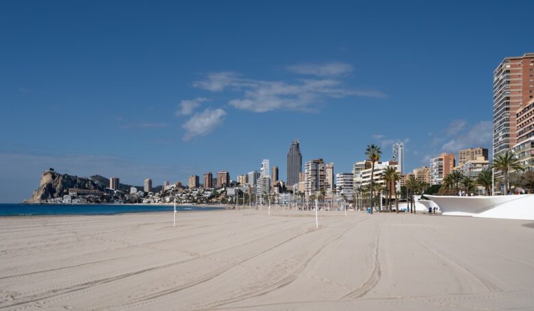 Poniente Beach, the Best Area in Benidorm for Families and Relaxed Holidays