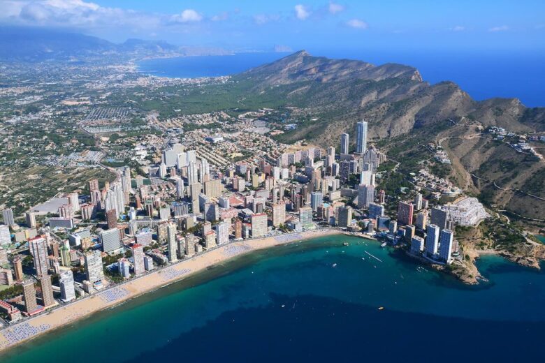 Rincón de Loix, the Best Area in Benidorm for International Atmosphere and Nightlife