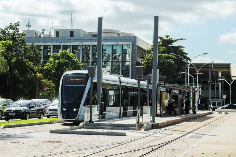 VLT – the cheapest and surprisingly smooth way from Santos Dumont Airport to Downtown Rio