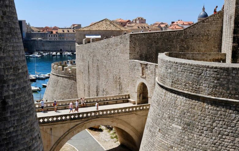 Visit the city wall, one thing to do in Dubrovnik